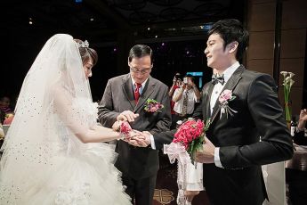 禮服出租 首選最愛 婚紗禮服，各式款式 晚宴禮服、新娘禮服、晚禮服 供挑選。#禮服出租 #婚紗禮服 #晚宴禮服 #新娘禮服 #晚禮服